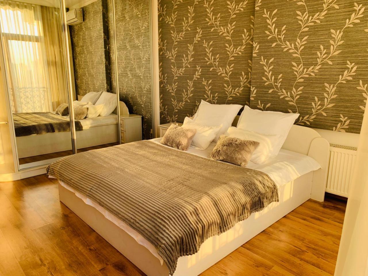 Arkadia Palace VIP Apartments Oldenburg Bagian luar foto